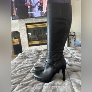 Sleek Black Heeled Boots with Stiletto Heel